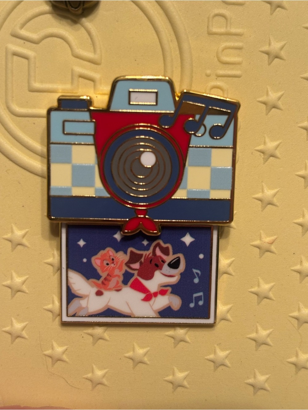 Disney Cats & Dogs Camera Sliding Enamel Pin Oliver & Company Oliver & Dodger